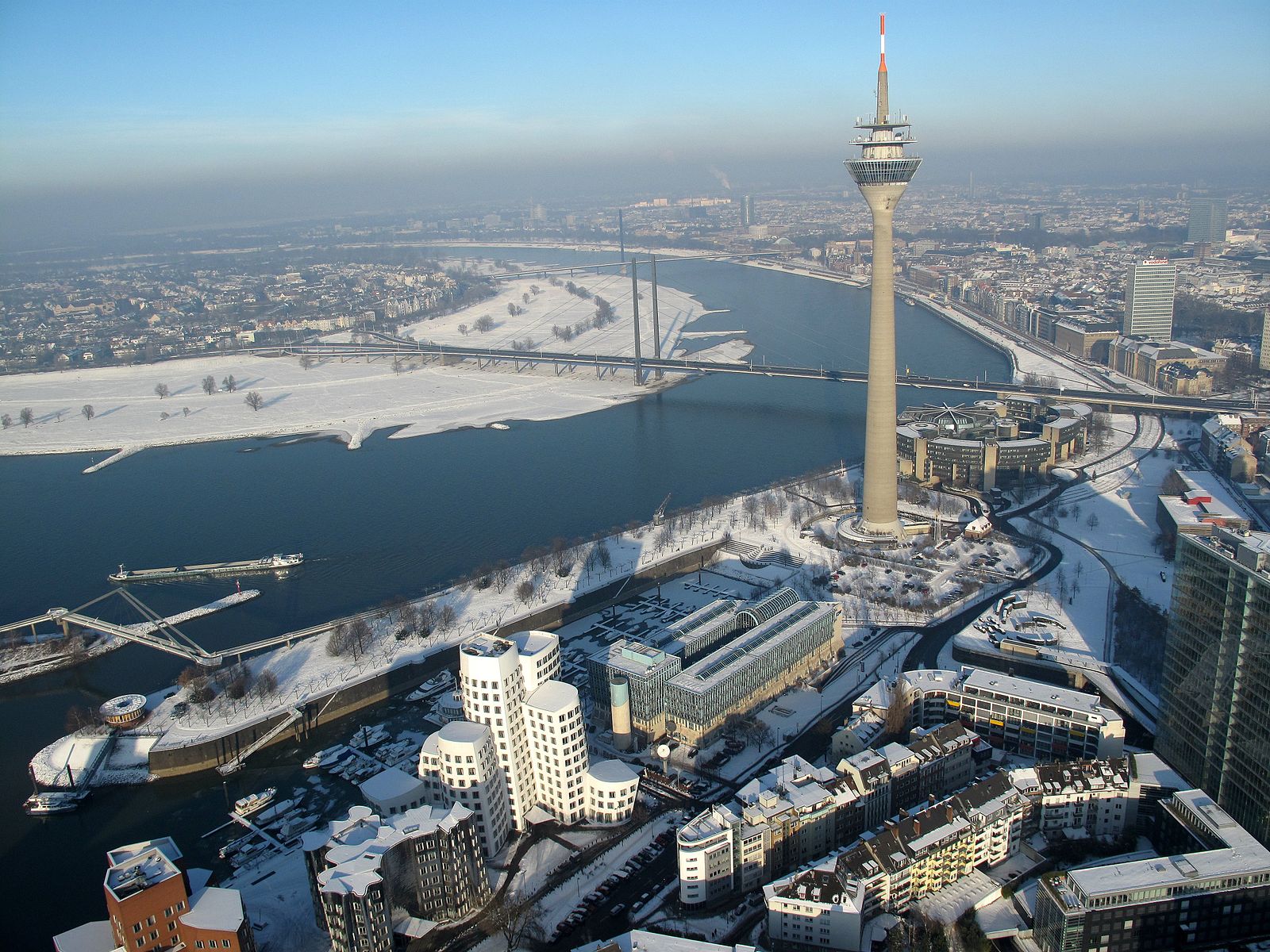 Düsseldorf in Winter, panorama from above