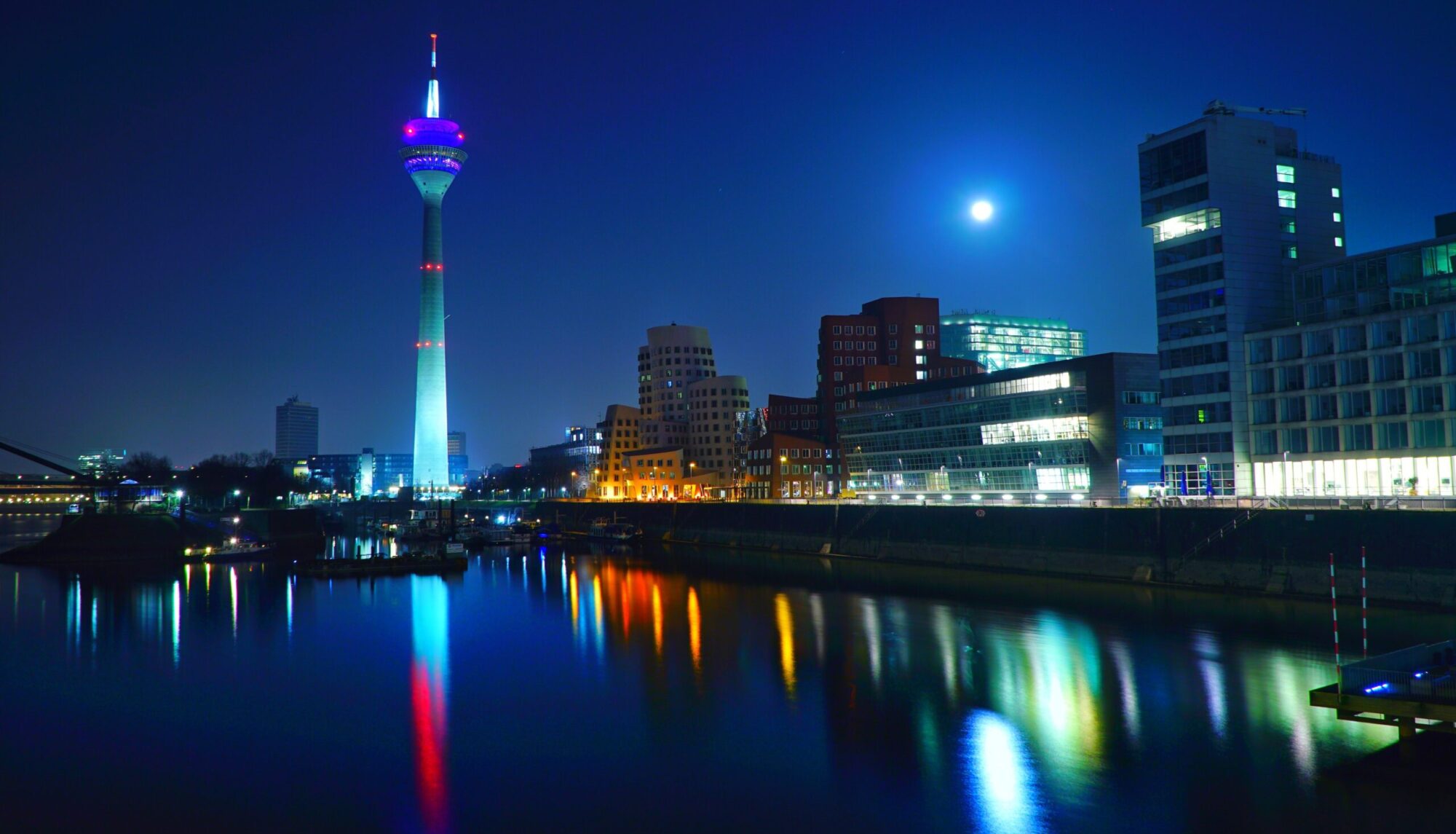 Düsseldorf by night
